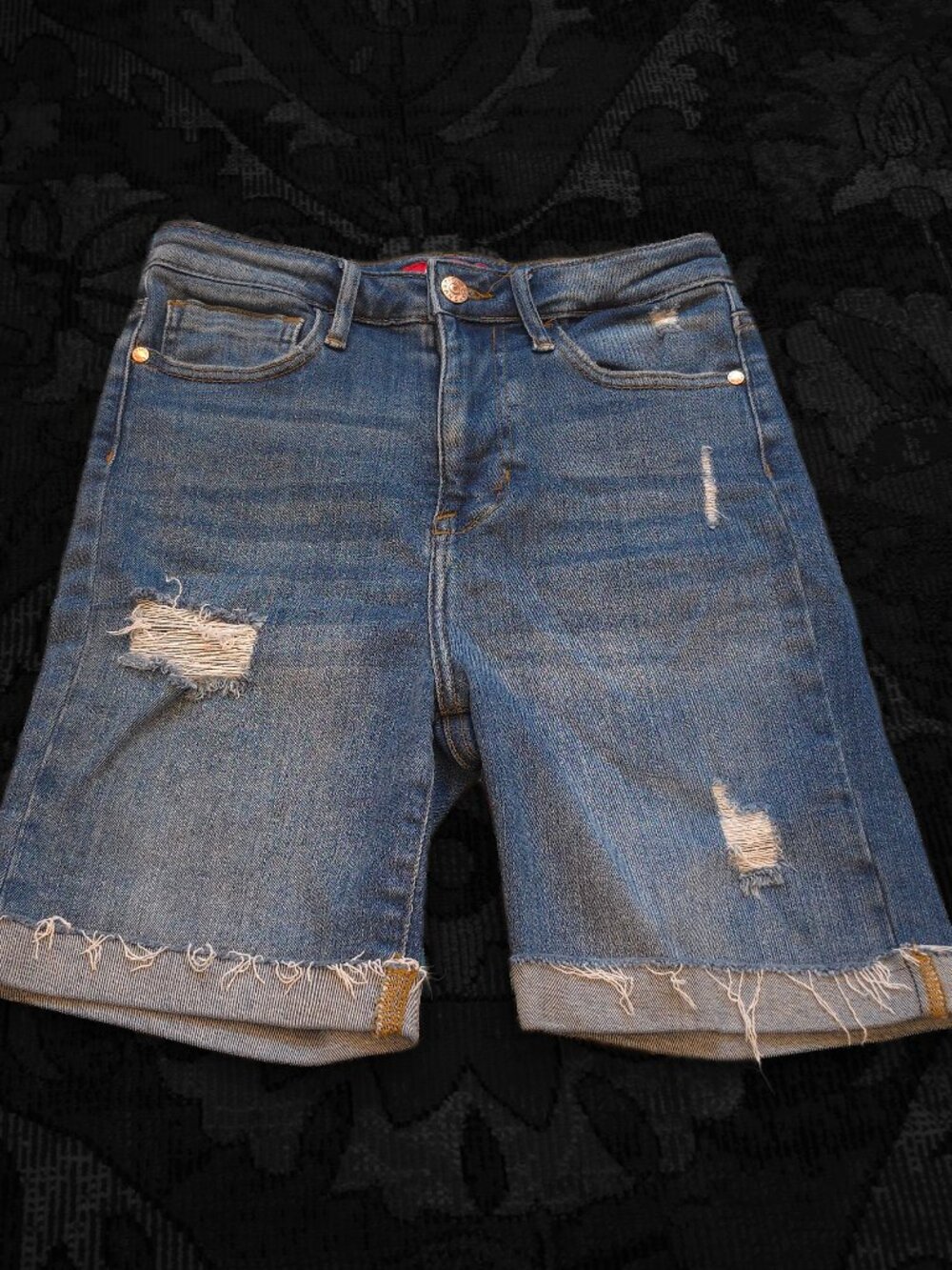 GUESS Distressed Cuffed Bermuda Medium Wash Jean Shorts EUC Women's Size 26